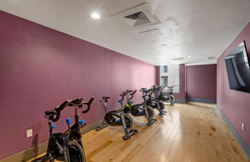 Deluxe Central 1BR 1BA Pool,Hot Tub,Gym,Parking - Foto 33