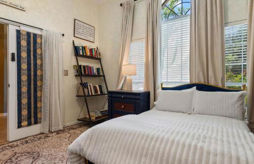 Modern 4BR Home w WiFi by Dell Diamond - Photo 20