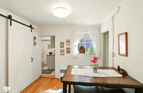 Coastal Cabin - Downtown Historical Log Home - Foto 5