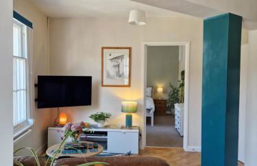 West Street Views #2 - Central apartment with home office - Photo 9