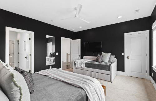 Walk to 12 South and Belmont with Garage FirePit and Patio - Foto 24