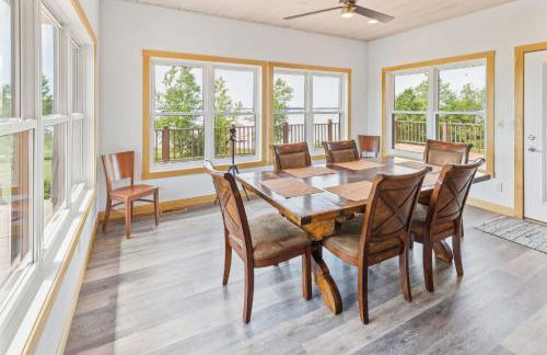 Lakeside 4BR Retreat Private, Peaceful & Scenic villa - Foto 18