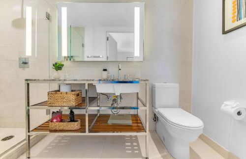 Elegant Midtown Retreat, City Views, Steps to Times Square - Foto 10