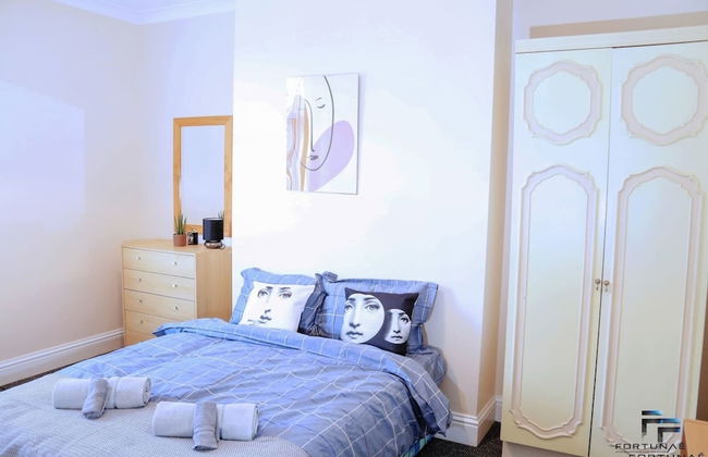 Beautiful 5-bed House Roker Beach - Photo 7