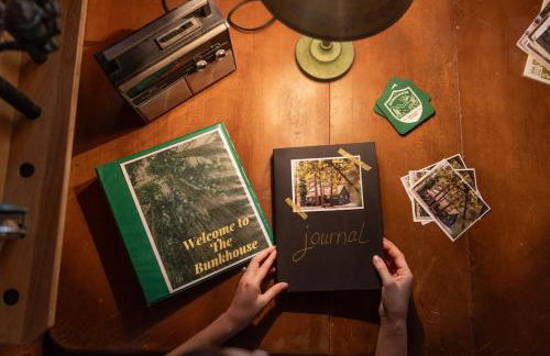 BunkHouse 1960's Camp Vibe with Timeless Wet Bar - Foto 25