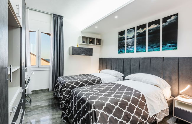 Azzurra Seaview House with Terrace - Photo 3