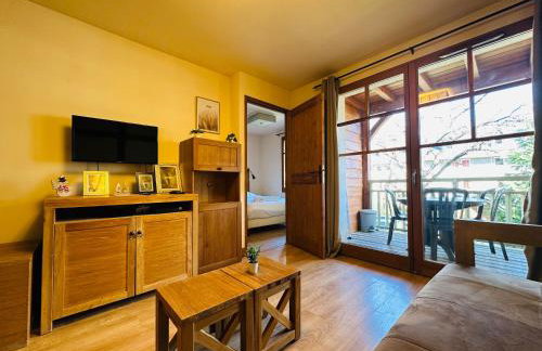 Appartements - PISCINE INTÉRIEURE Sauna - PARKING Privé Étage 1 - Centre Village - Résidence Cami Réal - avec LINGE et MÉNAGE de fin de Séjour Compris - Foto 3