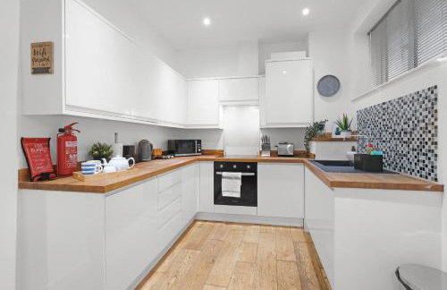 Eastons 1 Bedroom Apartment with Sofa Bed - Photo 12