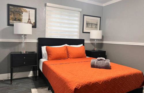 King Bed, 3 miles to Stadium - Foto 16