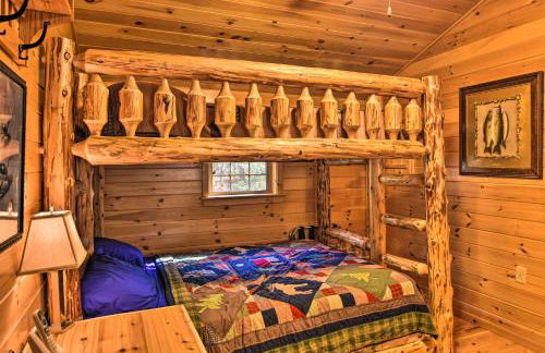 Cozy Anchors Away Cabin Hideaway with Fire Pit! - Foto 13