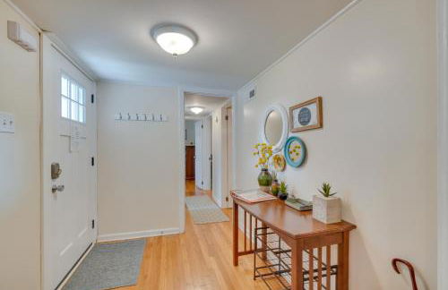 Oak Ridge Retreat with Porch Less Than 1 Mi to Downtown - Foto 5