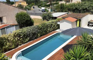 Gîte du Soleil, climatisé avec piscine chauffée d'avril à novembre, et jacuzzi - Photo 2