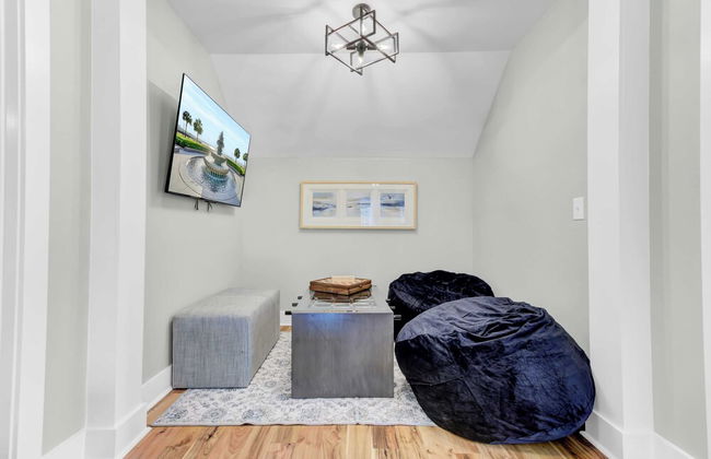 Southern Oasis by Avantstay 0.5mi Walk to the Beach, Pool, Patio, Large Yard - Photo 22