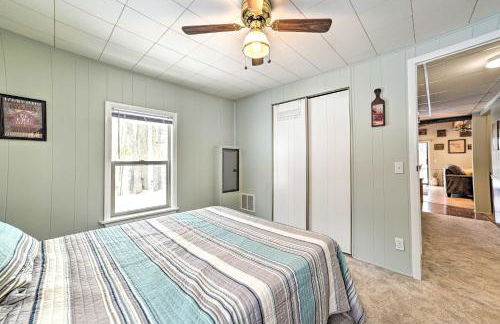 Rose City Cabin with Fire Pit and Lake Access - Foto 12