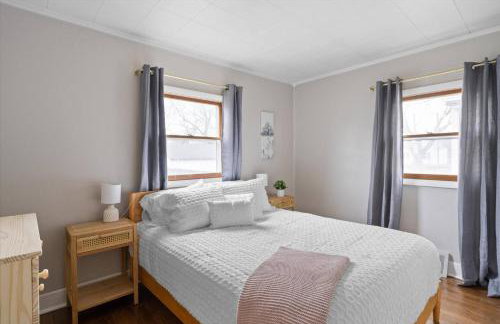 Whole House in Bay View + Fenced-in Yard + Parking - Foto 11