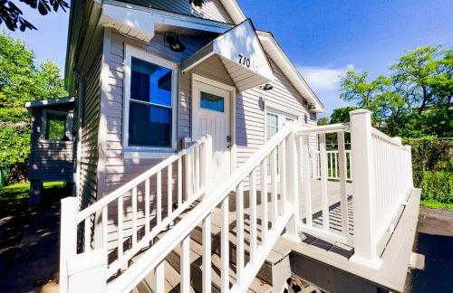 2 Homes, 1 Stay-7BR Niagara Falls Compound - Foto 12