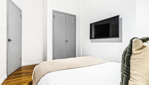 Stylish & Comfy 4BDR & 1BTH in Midtown Manhattan - Foto 2, wardrobe