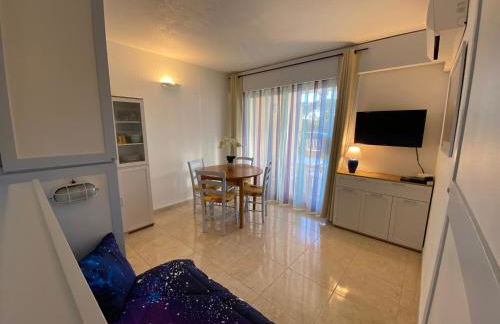 Joli studio climatisé au Port de Hyères - Proche Plages et Commerces - Linge de maison fourni - Foto 7