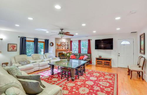 Pet Friendly with Fire Pit Walk to the Beach! - Photo 2