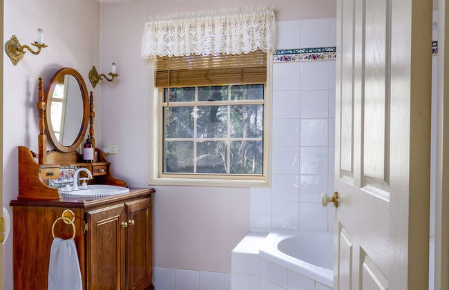 Honeysuckle Cottages Stanthorpe - Photo 10