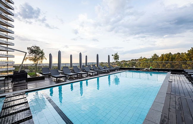 Luxury Apartment Sandton / no Loadshedding / Dstv - Photo 12