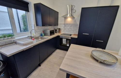 5 Bedroom semi detached home with off road parking - Photo 9