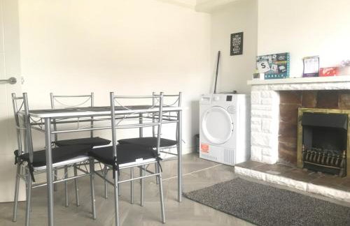 Quiet 2-Bed with Private Garden and Drive - Foto 43