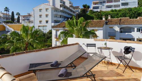 Two bedroom, two bathroom, balcony, pool area, view - Photo 2, sunbed