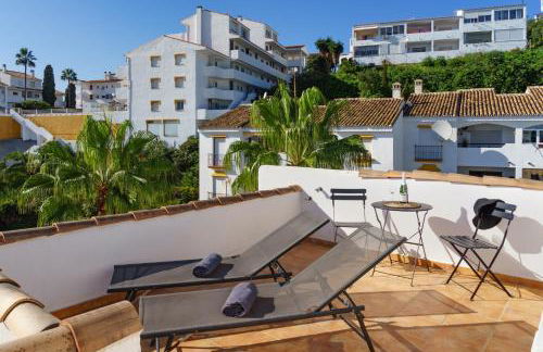 Two bedroom, two bathroom, balcony, pool area, view - Photo 2