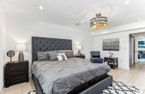 Miami Oasis, Spacious 4-Bedroom Home with Pool - Photo 1