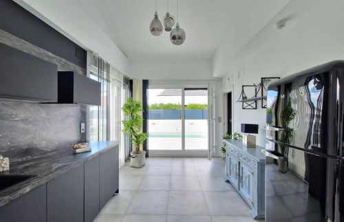 BEACH HOUSE with swimming pool - Photo 14