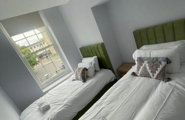 Square Flat - Modern - En-Suites - 6 Guests - Foto 14