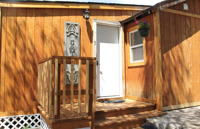 Yellowstone's Treasure Cabins - Photo 4