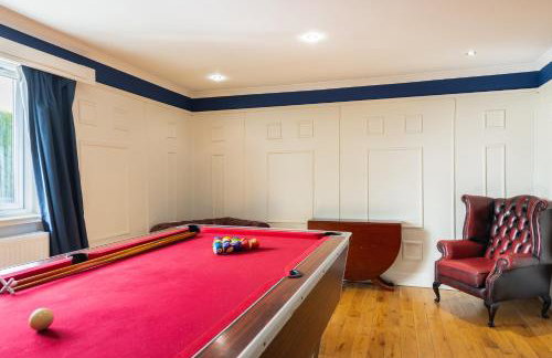 Alton Villa, Sleeps 12, Great for Families, Undercover Hotub & Games Room - Foto 15