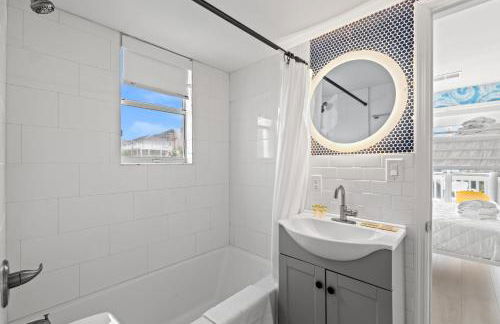 Sunshine House #1-Selfie-Friendly - Steps to Beach - Foto 39