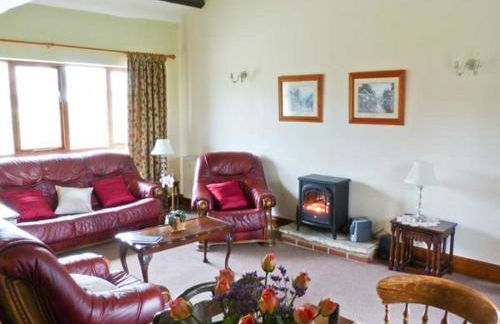 The Carthouse - Photo 2