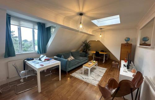 Stylish Flat in Queens Park with Private Parking, Central London Access - Foto 2