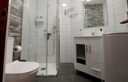 Private Sunny Terrace Studio - Secure Bike or Board Lockup - Foto 4