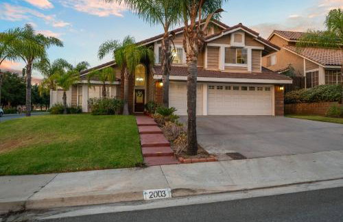 Entire Private Home with 4 Bedrooms, Pool, Hot Tub, King Bed, Garage, Available Now - Foto 66