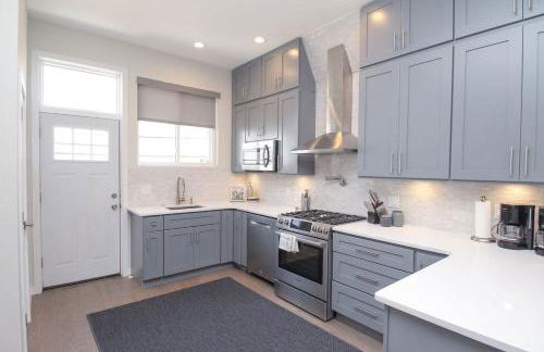 Sleek & Posh 4Bed-3 5Bath - RoofDeck - Sleeps 12 - Foto 3