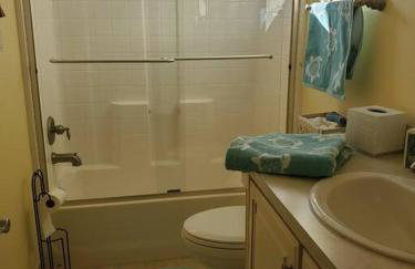 Stylish 2 bedroom home Steps from private beach - Foto 11