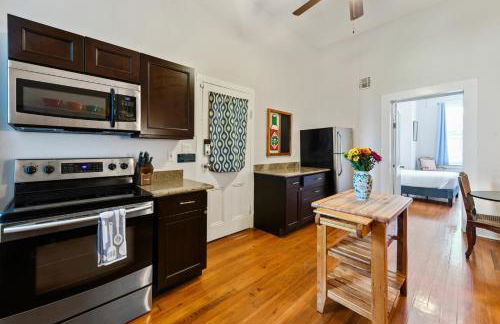 Montgomery Apartments on Magazine Street - Foto 81