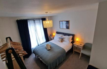 Number 15 Luxurious Two Bedroom Apartment - Photo 18