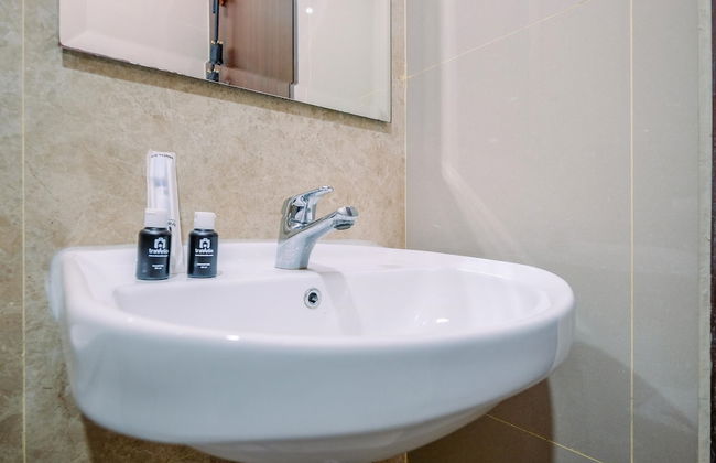 Modern Look And Comfy 2Br Transpark Cibubur Apartment - Foto 20