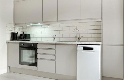 Lovely 2 Bedroom House - Free Parking - Accommodation near QMC Hospital & University of Nottingham - Suitable for Short Stays & Long Stays - Photo 12