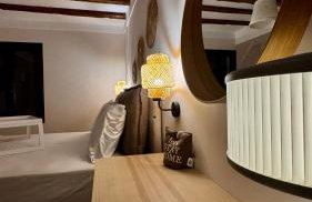 Akonelia - chora center - Photo 27