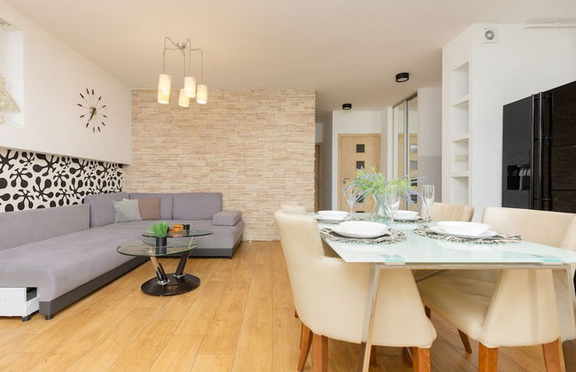 Spacious Targowek Apartment by Renters - Foto 24