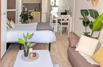 New Studio w Balcony AC Fast Wi-Fi 50inch TV - Photo 4