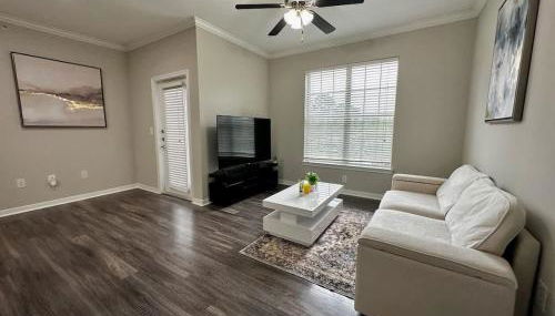 Peaceful 1BR Close to Nature Trails & Shopping - Photo 2