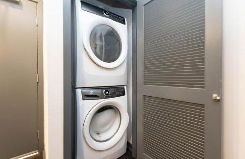 Lovely 3BR Apt With Balcony And Rooftop Pool Plus Views - Foto 11